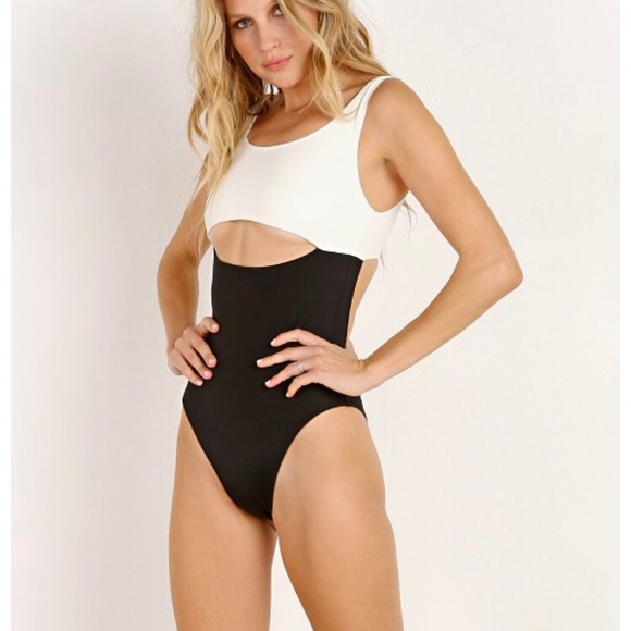 Solid &Striped SWIM TEAM The Natasha
Msrp $168 - Picture 2 of 5